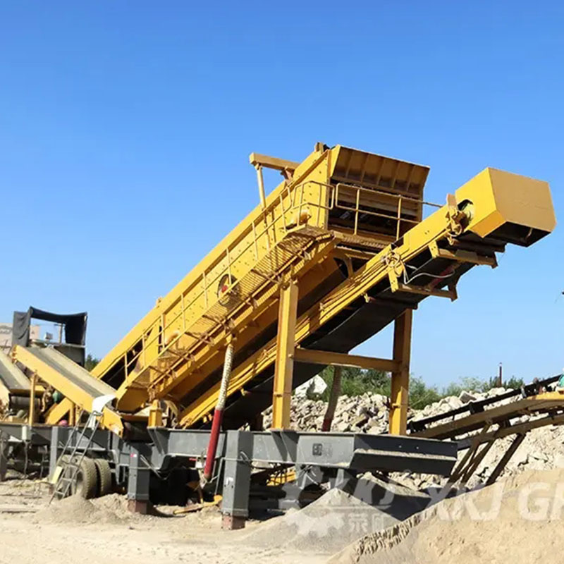 Mobile gravel crusher station