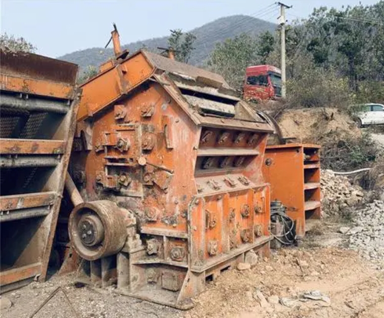 Second-hand hammer crusher.jpg