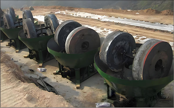 Gold milling machine grinding ore